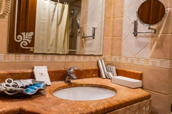 Zowar International Hotel 8
